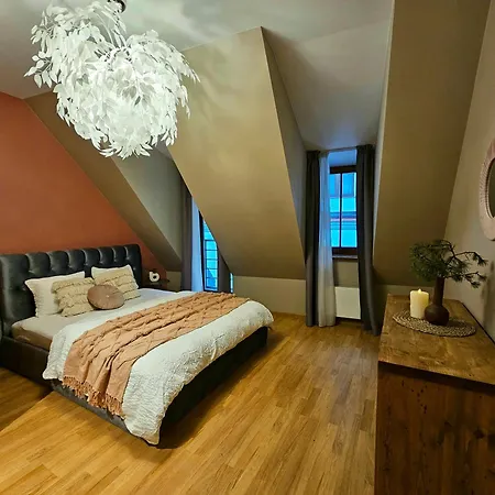 Silversmith's In Old Apartman