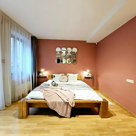 Silversmith's In Old Apartman